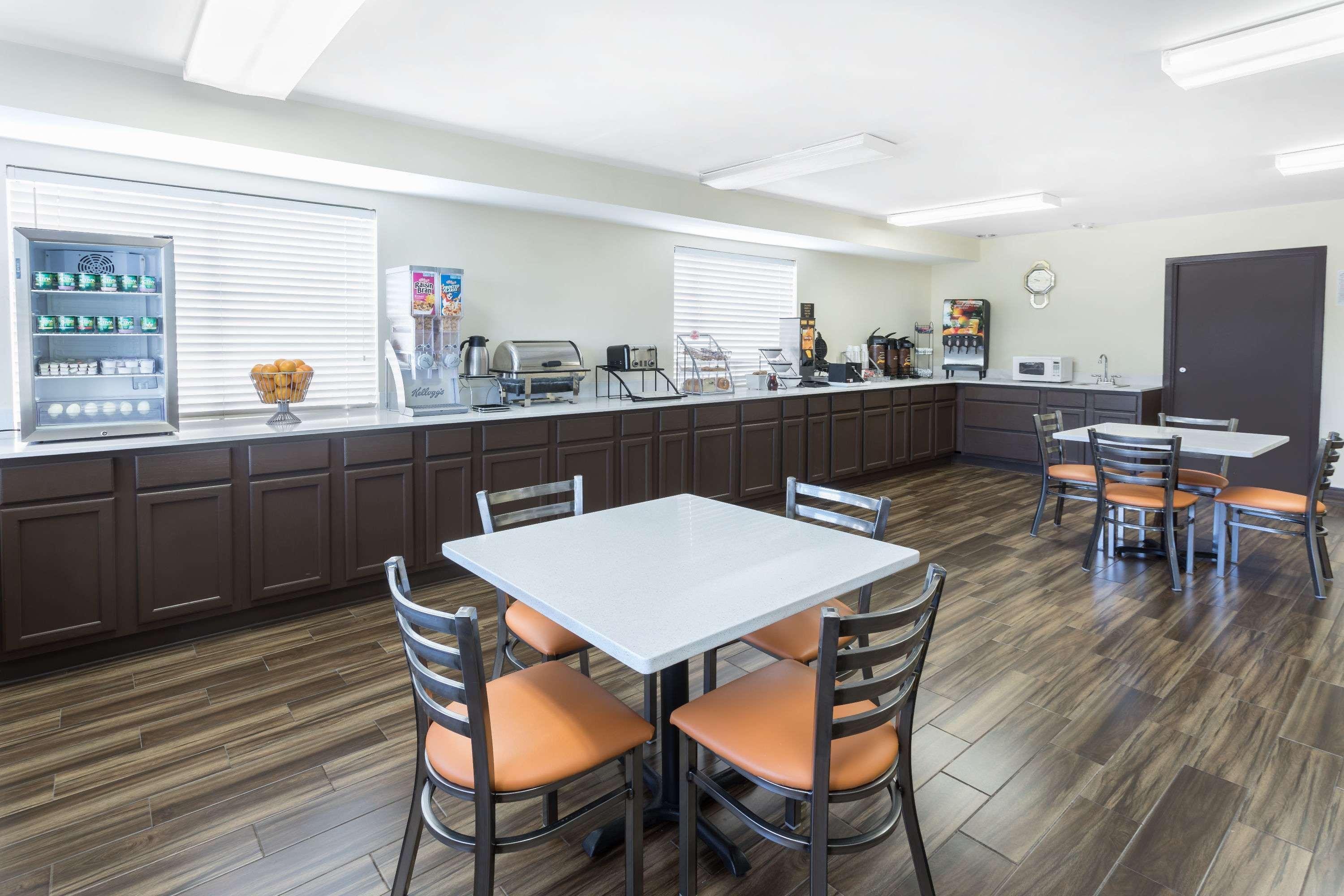 Super 8 By Wyndham Montgomery I-65 Ngoại thất bức ảnh