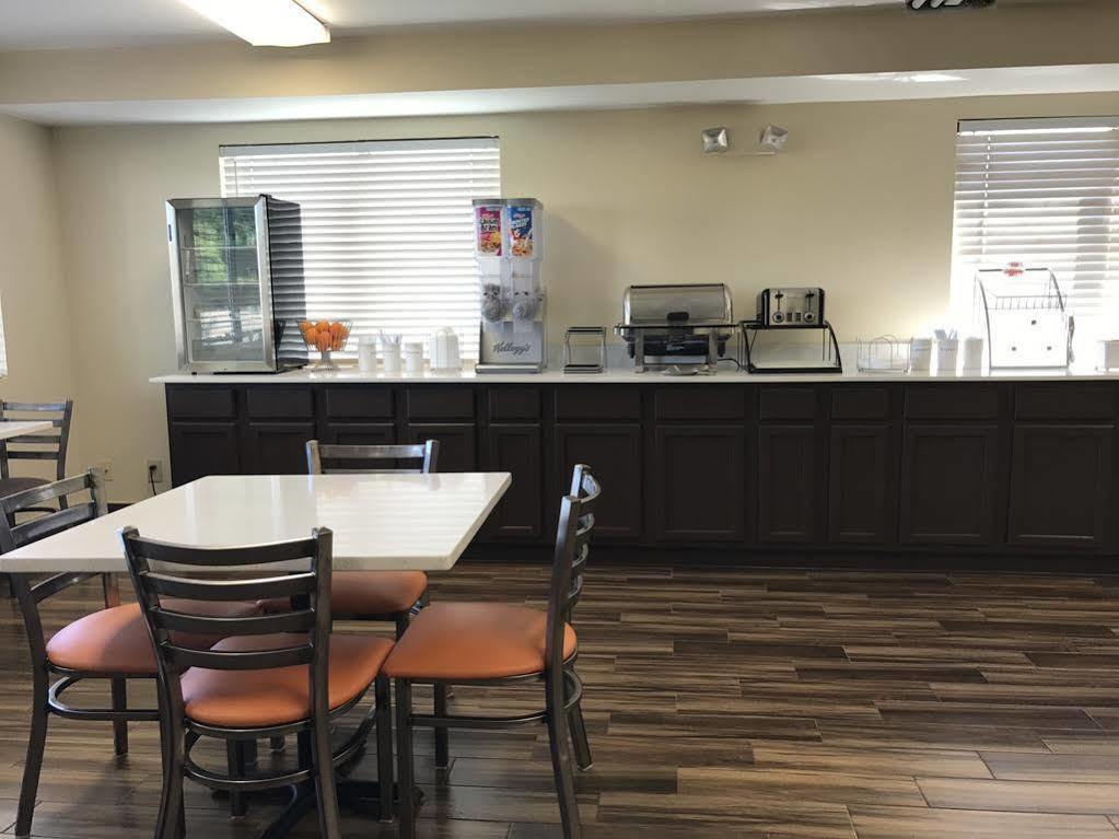 Super 8 By Wyndham Montgomery I-65 Ngoại thất bức ảnh